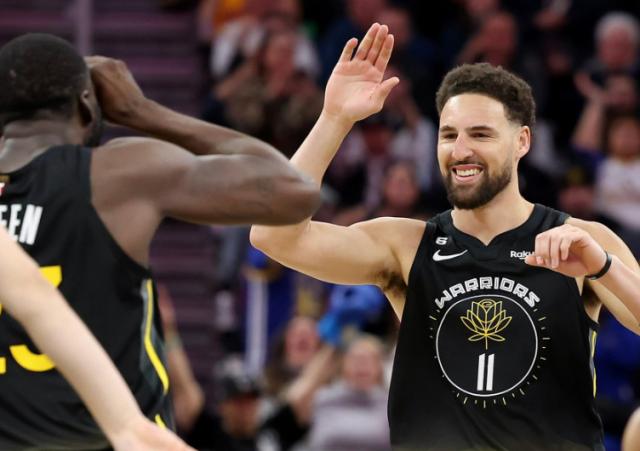 DB电竞平台-【现场】一秒风平浪静一秒急风骤雨 勇士主场现魔力